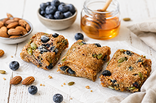 Carrés aux amandes, miel et bleuets sans gluten