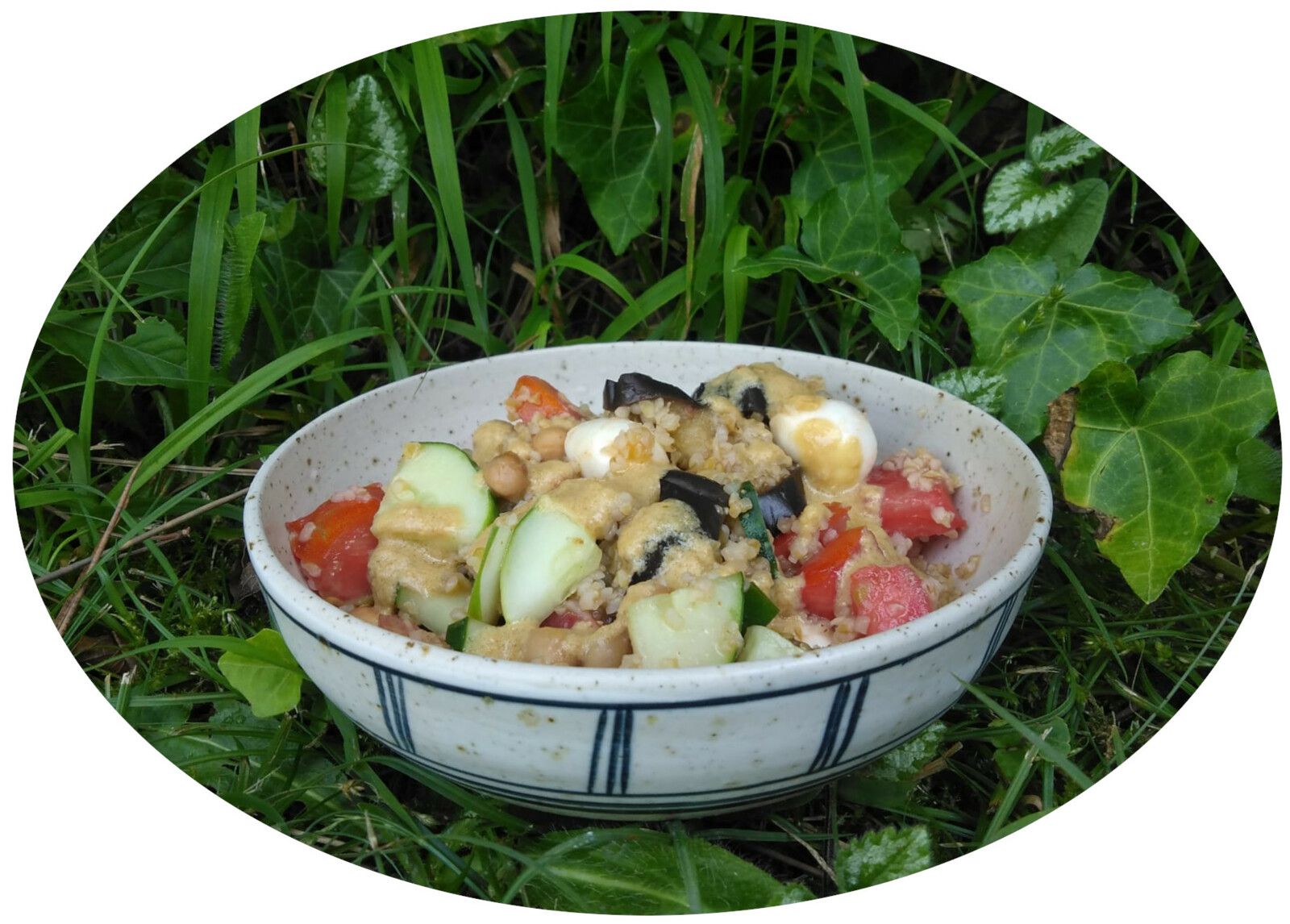 Salade au boulghour, aubergines rôties, pois chiches & crudités - IG Bas/ modéré