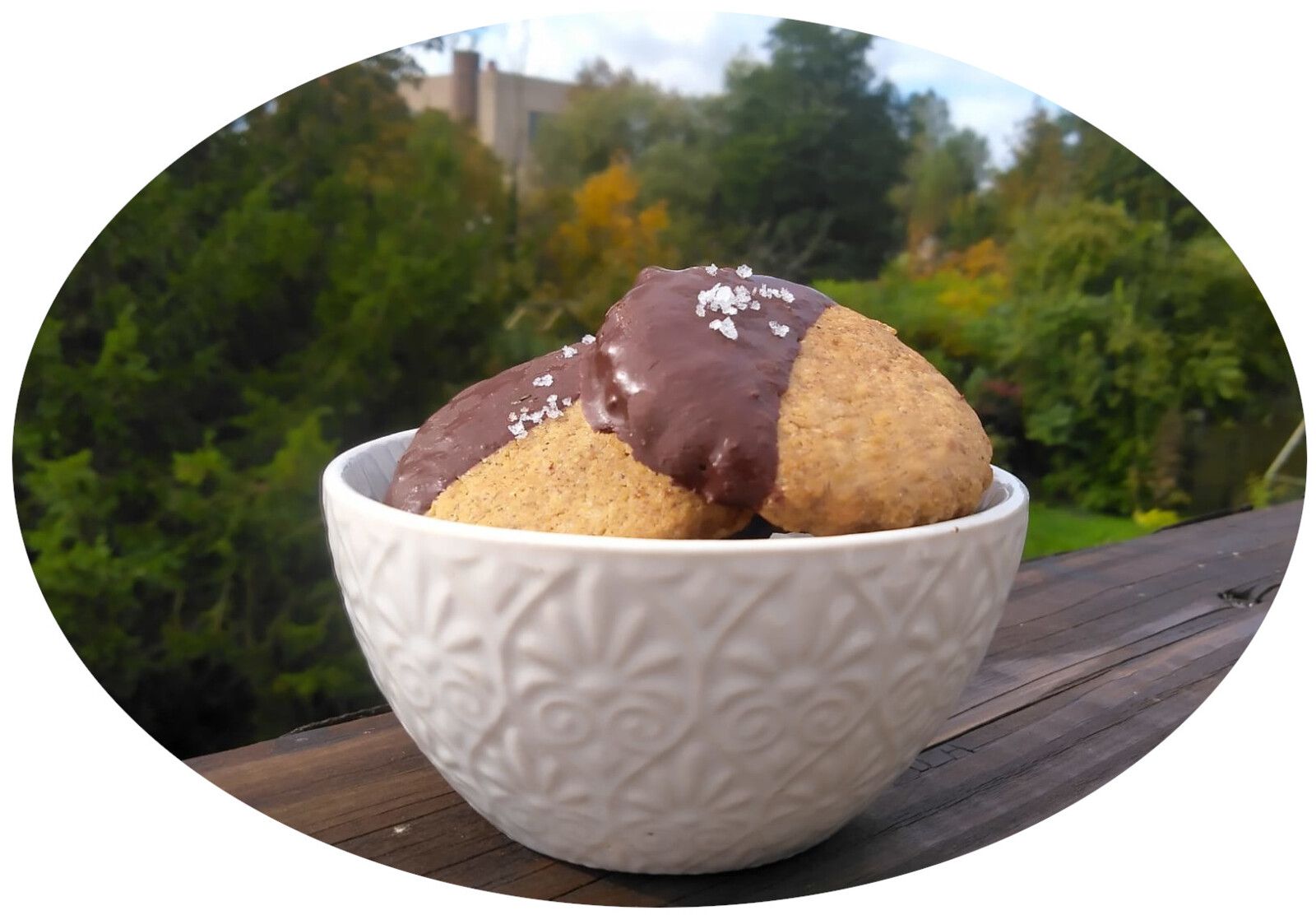 Biscuits végétaliens aux épices, noisettes & chocolat noir 