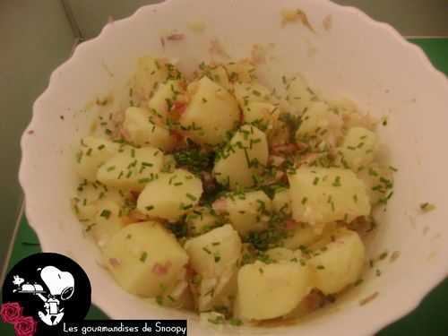 Salade de pommes de terre à la sauce sucrée salée
