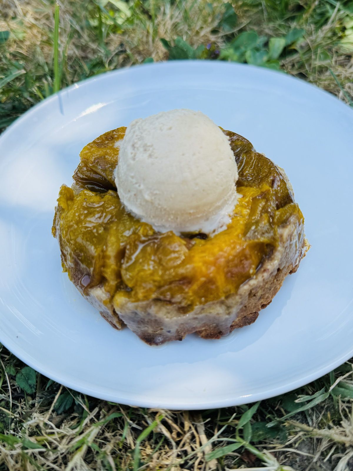 TARTE TATIN PRUNES ET GLACE NOISETTES 