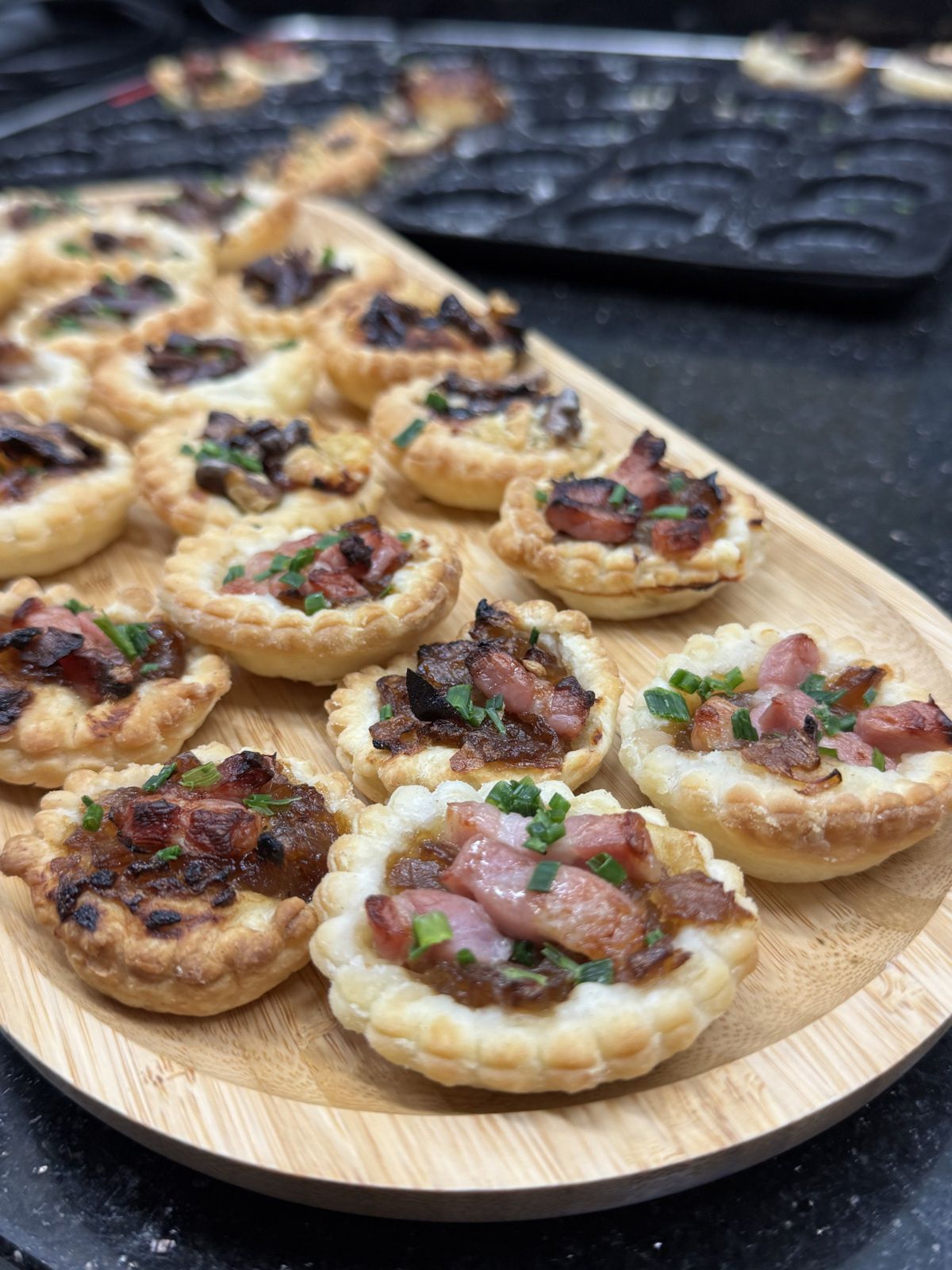 PLATEAU DE MINI TARTELETES APERO FESTIF