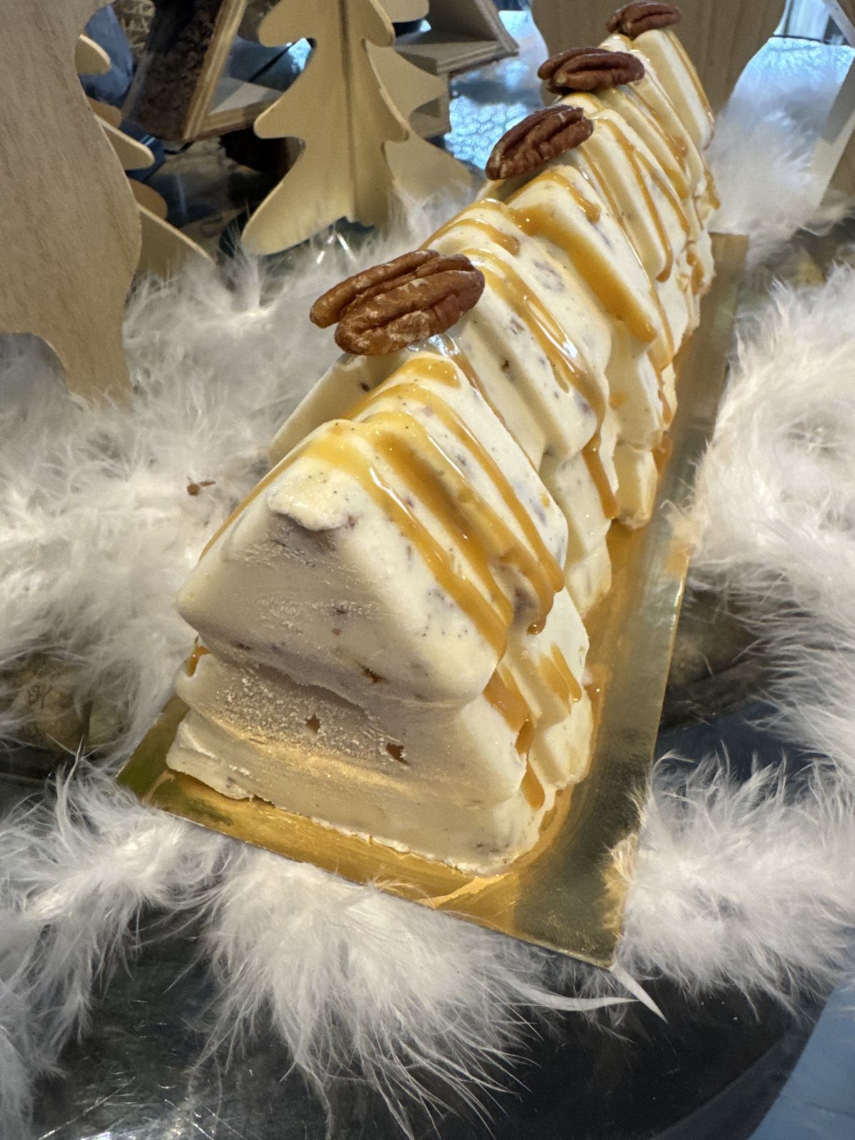 BUCHE GLACEE VANILLE PECAN CARAMEL BEURRE SALE