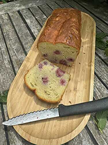 CAKE MOELLEUX ET LEGER AUX FRAMBOISES