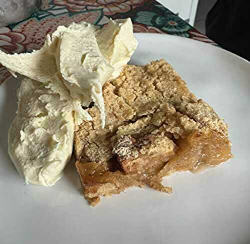 CRUMBLE AUX POMMES ET GLACE VANILLE