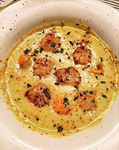 Velouté de poireaux et noix de saint Jacques au curry 