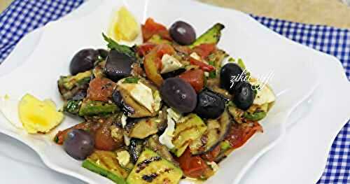 SALADE DE LÉGUMES GRILLÉS- AUBERGINE- POIVRON- TOMATE- COURGETTE - RICOTTA ET VINAIGRETTE