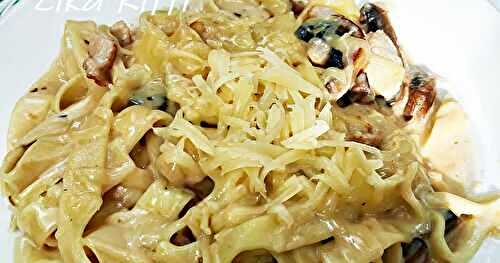 TAGLIATELLES SAUCE CREMEUSE AU POULET- CHAMPIGNONS ET OLIVES NOIRES