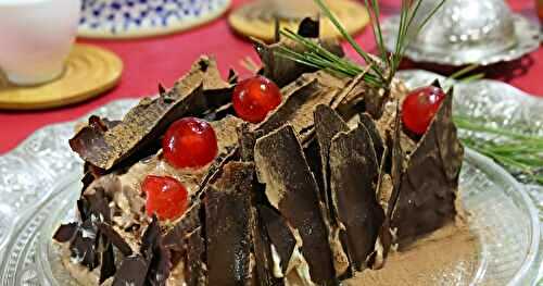 BÛCHE TIRAMISU À L'ITALIENNE AUX ECLATS DE CHOCOLAT- FAÇON FORÊT NOIRE