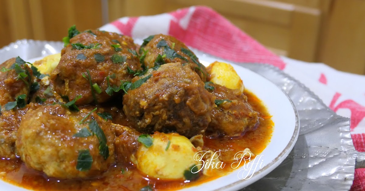 TAJINE EL KEFTA AU FROMAGE SAUCE TOMATE AUX ŒUFS 