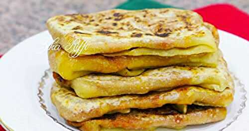 MAHJOUBA- CRÊPES SALÉES ALGÉRIENNES À LA CHAKCHOUKA PIQUANTE AUX OIGNONS VERTS - ÉCRASÉ DE POMME DE TERRE ET FROMAGE