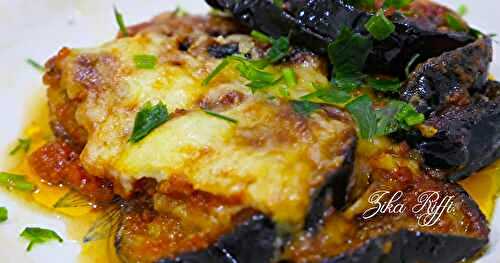 GRATIN D'AUBERGINES AU PARMESAN ET FONDUE DE TOMATES AU GRAINES DE CARVI TORRÉFIÉES À LA POÊLE
