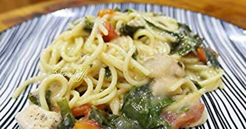 SPAGHETTIS-POULET- ÉPINARDS- TOMATE À LA CRÈME AU YAOURT NATURE ET PARMESAN
