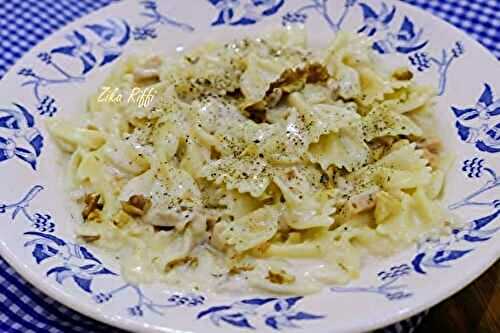 FARFALLES SAUCE AU ROQUEFORT ET AUX NOIX