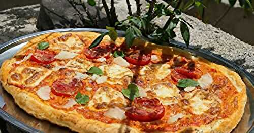 PINSA TOMATE-MOZZARELLA ET BASILIC